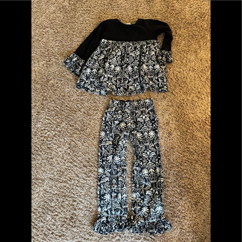 Free Planet pant set, girl size 6